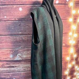 Lane Bryant Green Plaid Body-Length Sleeveless Cardigan Sweater. Size 26/28W